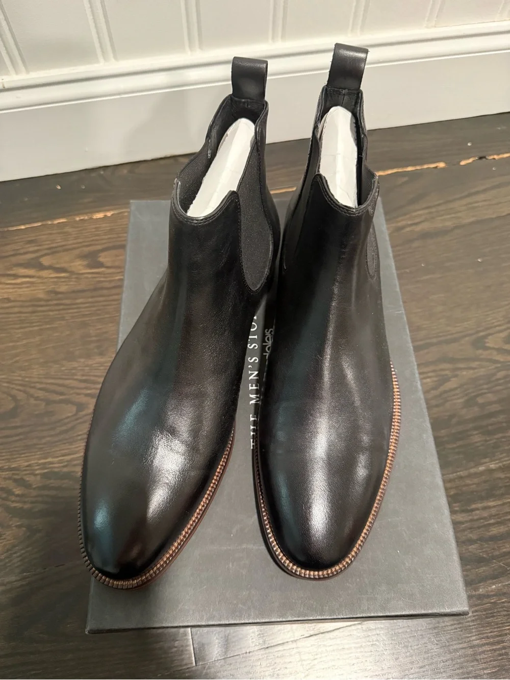 NWB Classic Black Genuine Leather Chelsea Boots - Men's 10